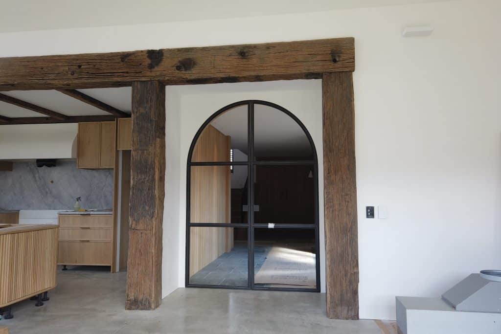 Reclaimed Hardwood Beam Interior fitout 1 3 1024x683 1